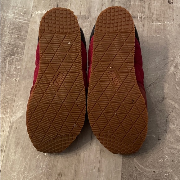 Women’s Teva Shoes - Picture 4 of 8